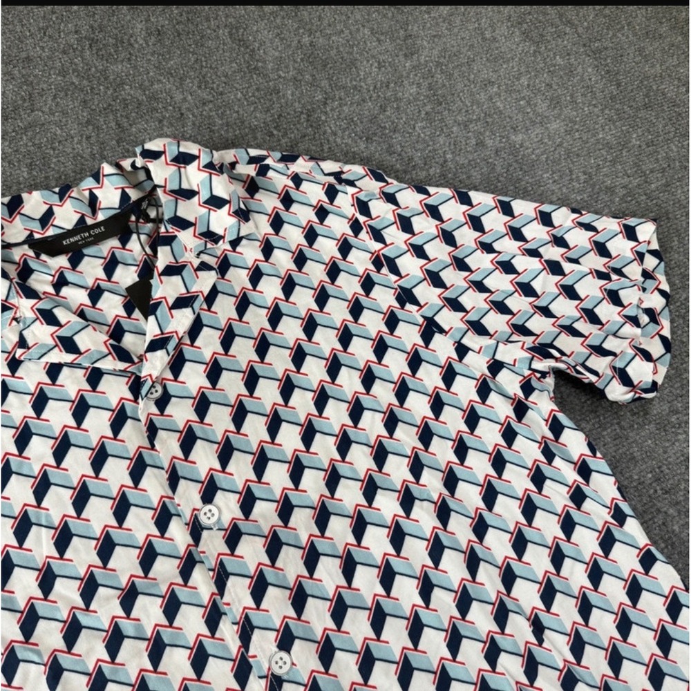 Kenneth Cole Button Down Shirt Mens Small White Geometric 3D Cube Print